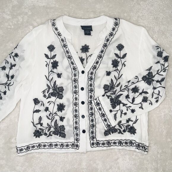 Liv Los Angeles White Embroidered Top Plus Size 1X Long Sleeve Black Flowers - Picture 14 of 14